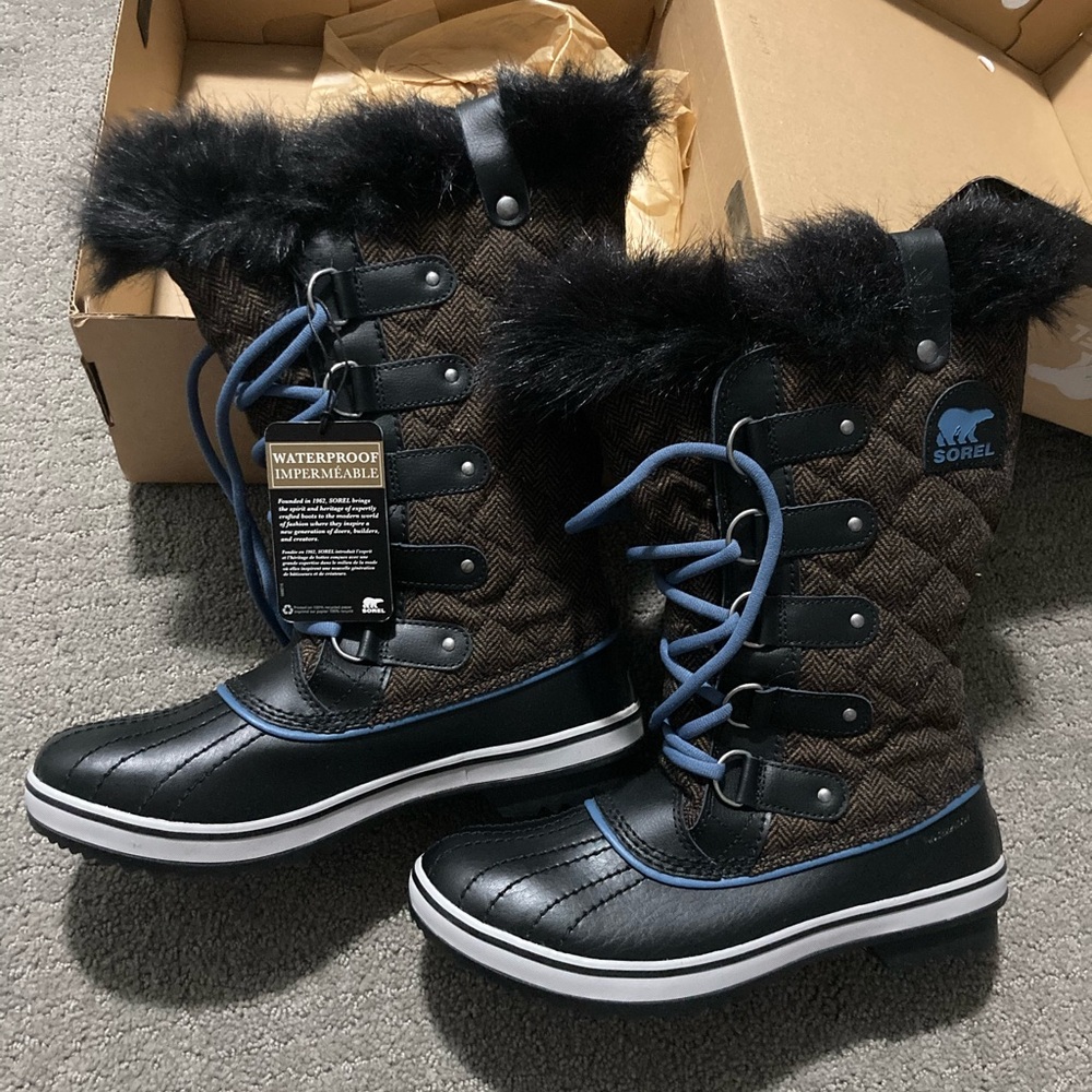 Brand New in box Sorel women’s size 9 snow winter boots brown blue